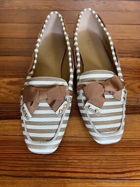 Talbots Striped Leather Driving Loafers Bow Accent Tan White Flat Shoes 7.5M